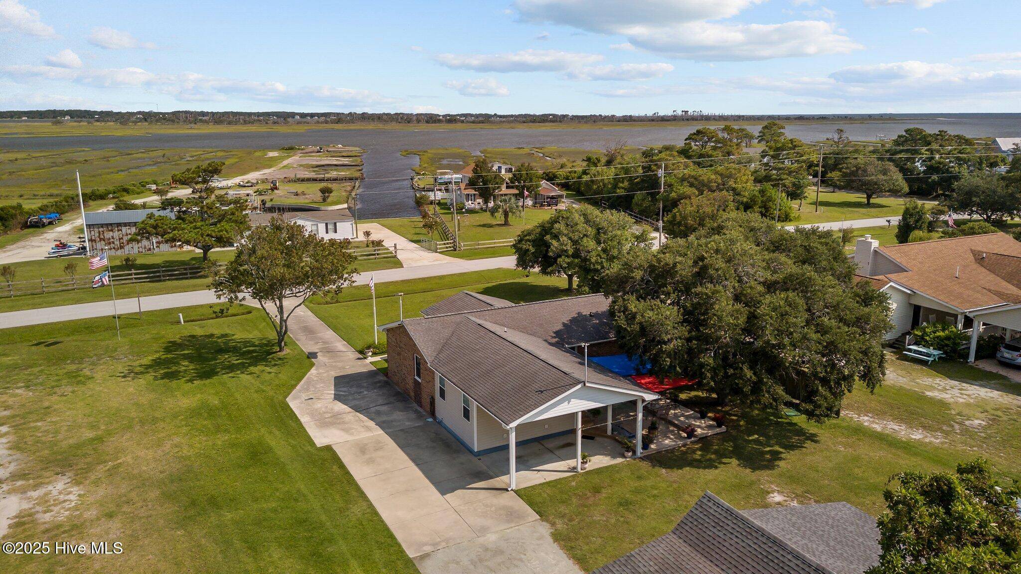 428 Bayview DR, Harkers Island, NC 28531