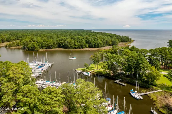 Oriental, NC 28571,6020 Harbour WAY #Slip 19