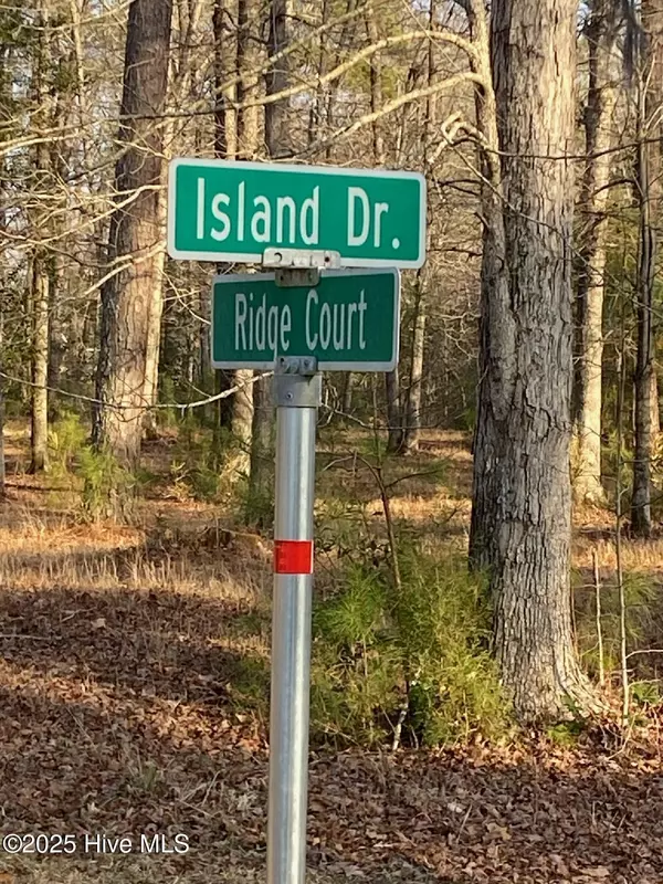 Chocowinity, NC 27817,28 Island DR