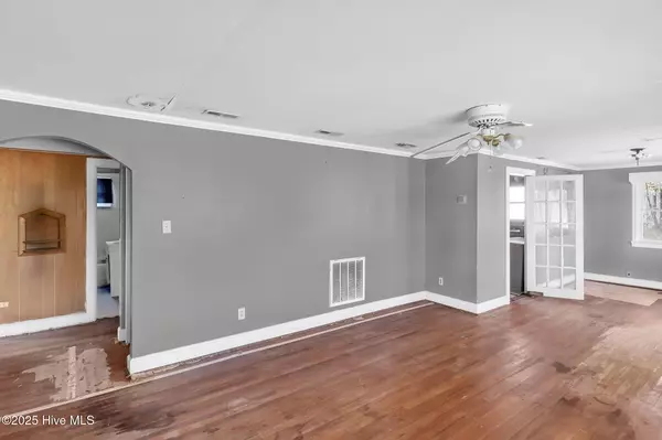 Burgaw, NC 28425,611 N Wright ST