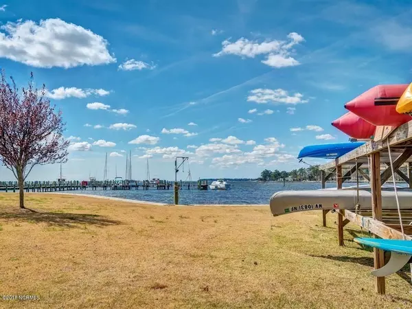 Oriental, NC 28571,4005 Tarpon DR