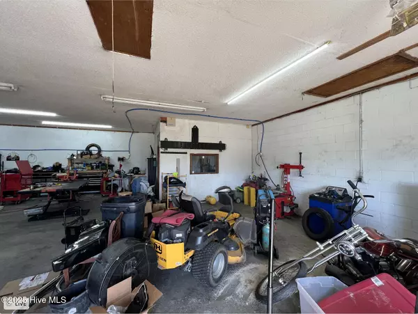 Clinton, NC 28328,1524 Hobbton HWY