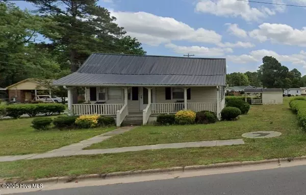 912 College ST, Clinton, NC 28328