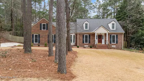 Southern Pines, NC 28387,210 W Hedgelawn WAY