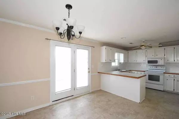 Winterville, NC 28590,3818 Sterling Pointe DR #J1
