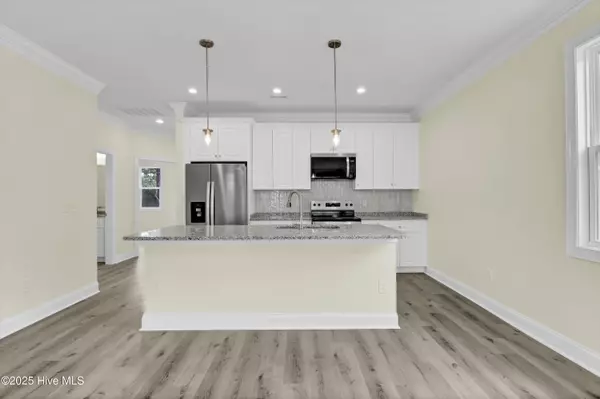 Oak Island, NC 28465,211 NE 78th ST