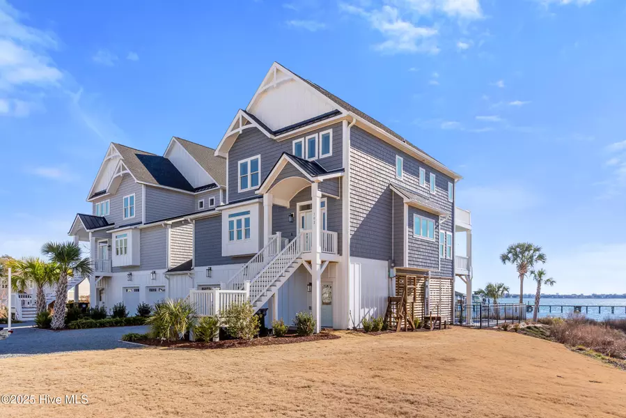 102 Pier View CT, Hampstead, NC 28443