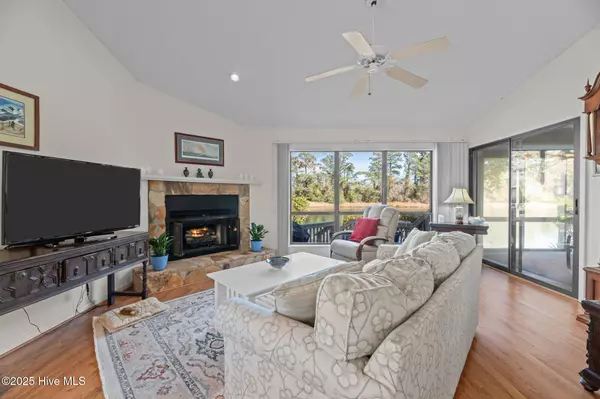 New Bern, NC 28560,7402 Windward DR