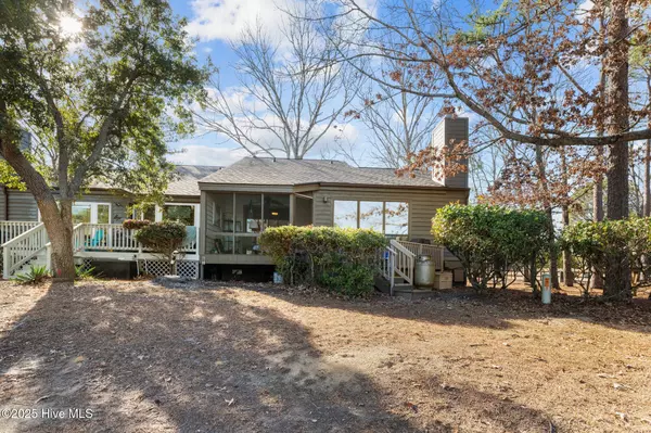 New Bern, NC 28560,7402 Windward DR