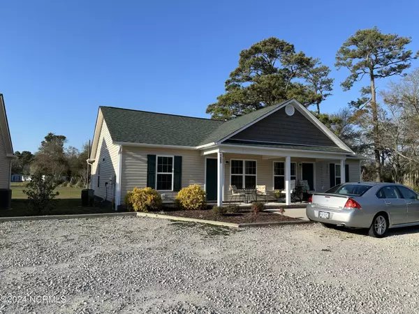125 Oyster LN, Hubert, NC 28539