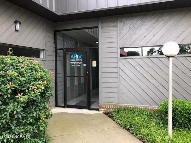 Jacksonville, NC 28546,445 Western BLVD #C