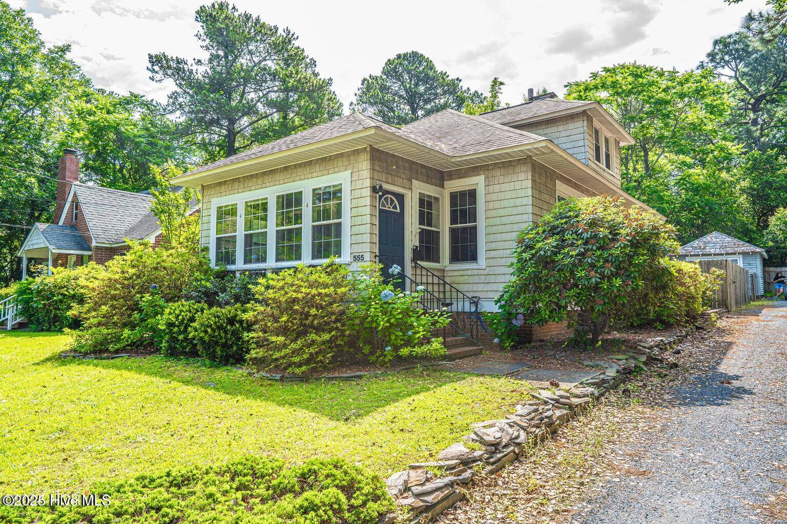 555 N May ST, Southern Pines, NC 28387