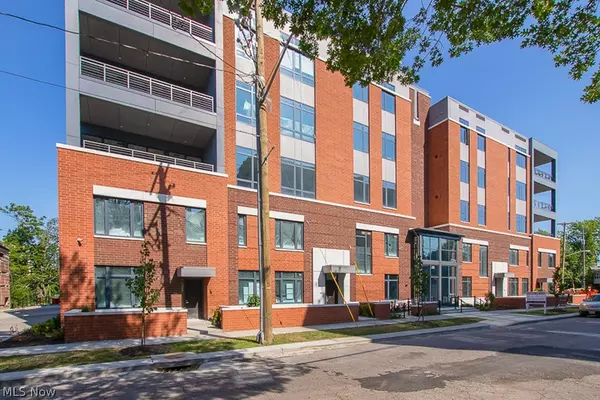 Cleveland, OH 44106,2044 Random RD #402