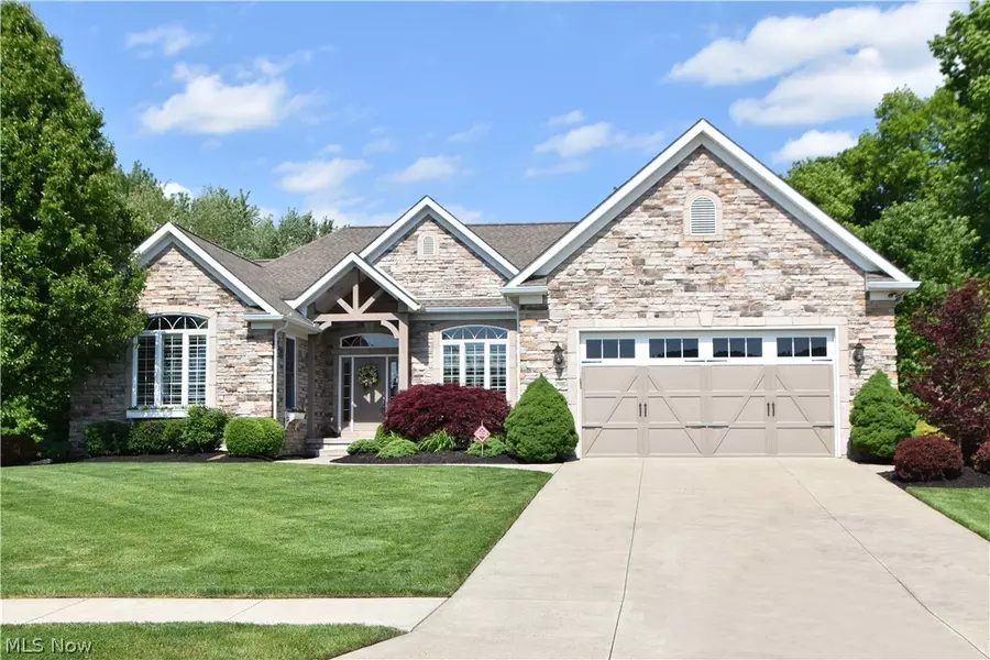 930 Duck Hollow CIR, North Canton, OH 44720