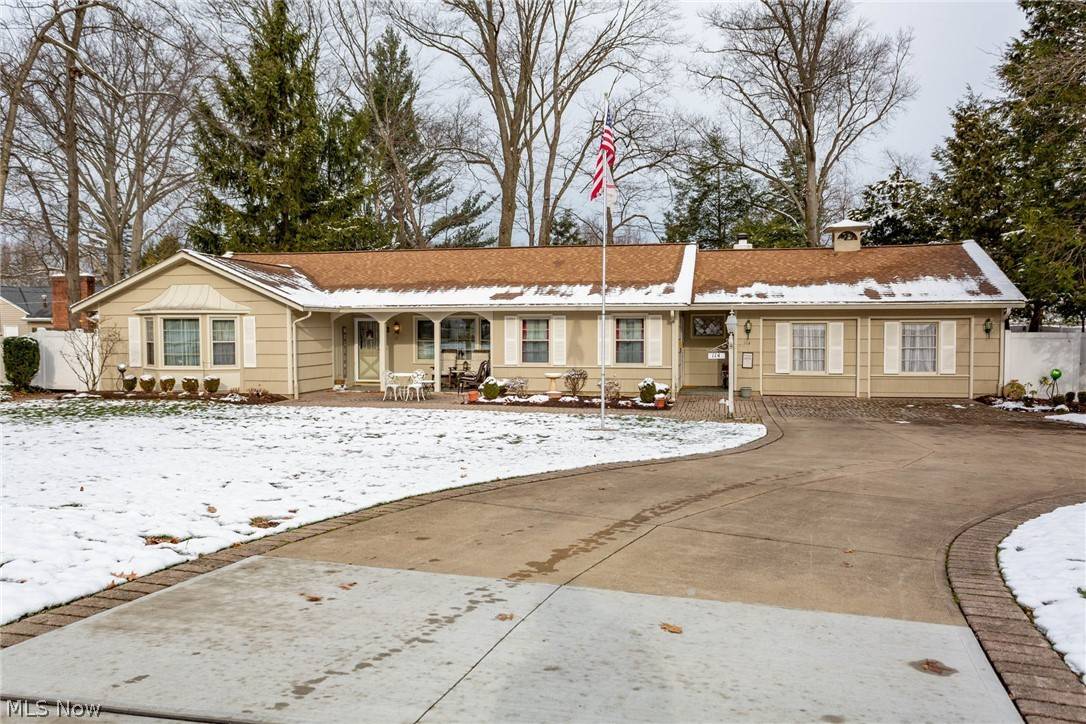 114 Ellen DR,  Berea,  OH 44017