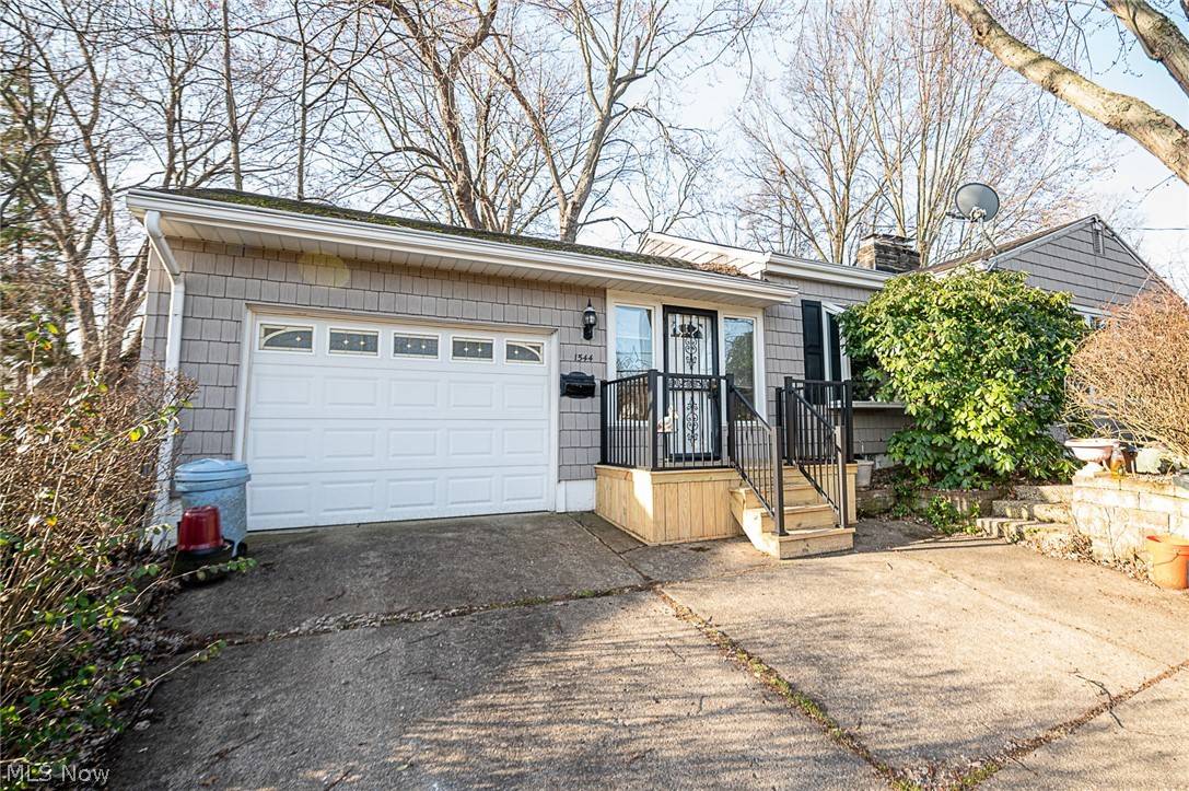 1544 Eastwood AVE, Akron, OH 44305