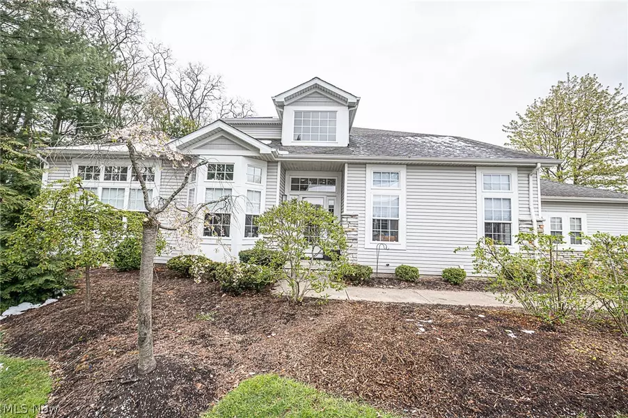 18 Orchard CIR #96, Chagrin Falls, OH 44022
