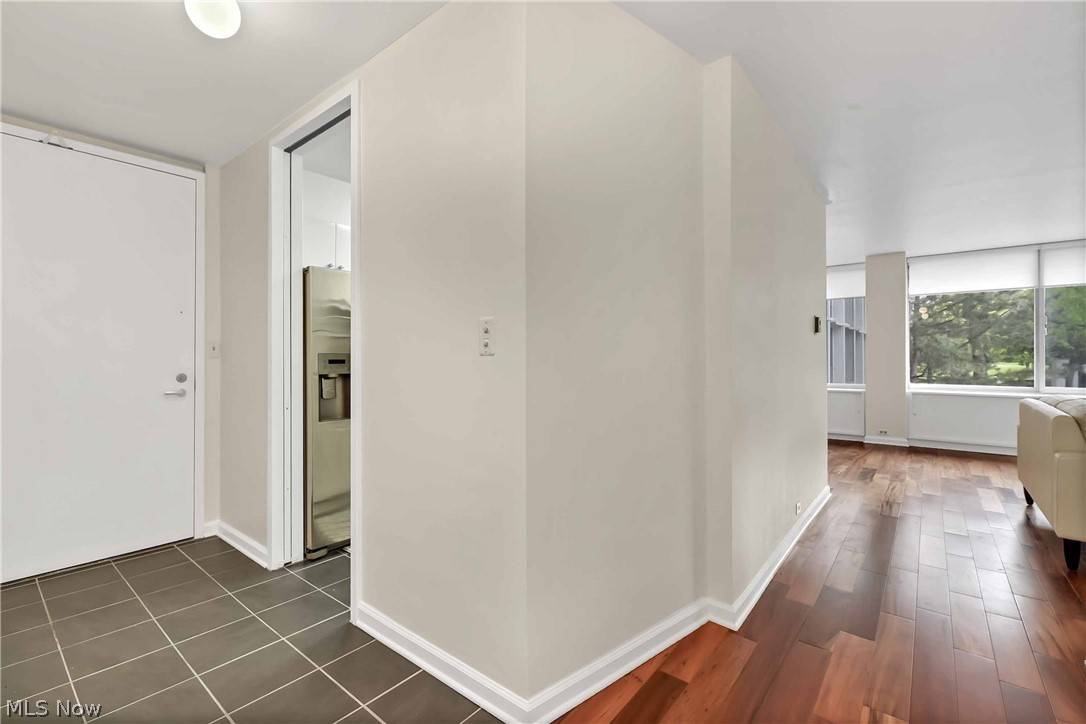 Lakewood, OH 44107,12700 Lake AVE #402