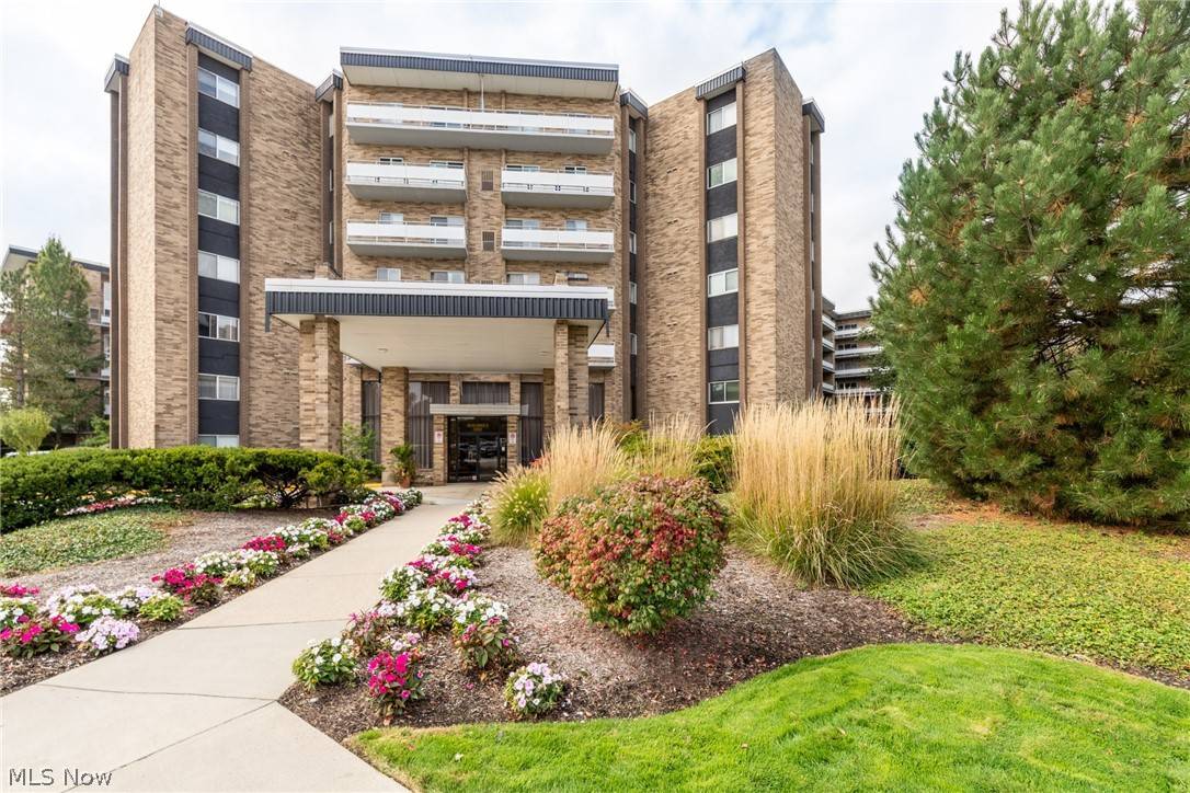 2202 Acacia Park DR #2607, Lyndhurst, OH 44124
