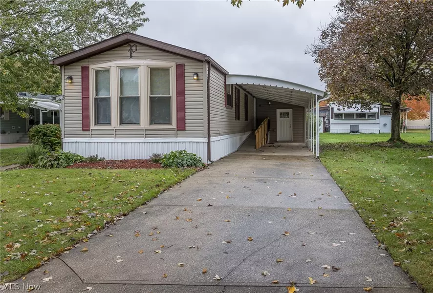 3 Pageant LN, Olmsted Township, OH 44138