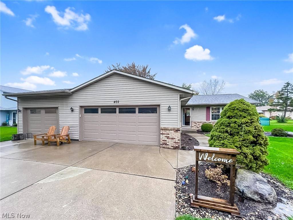 402 Oaknoll DR, Amherst, OH 44001