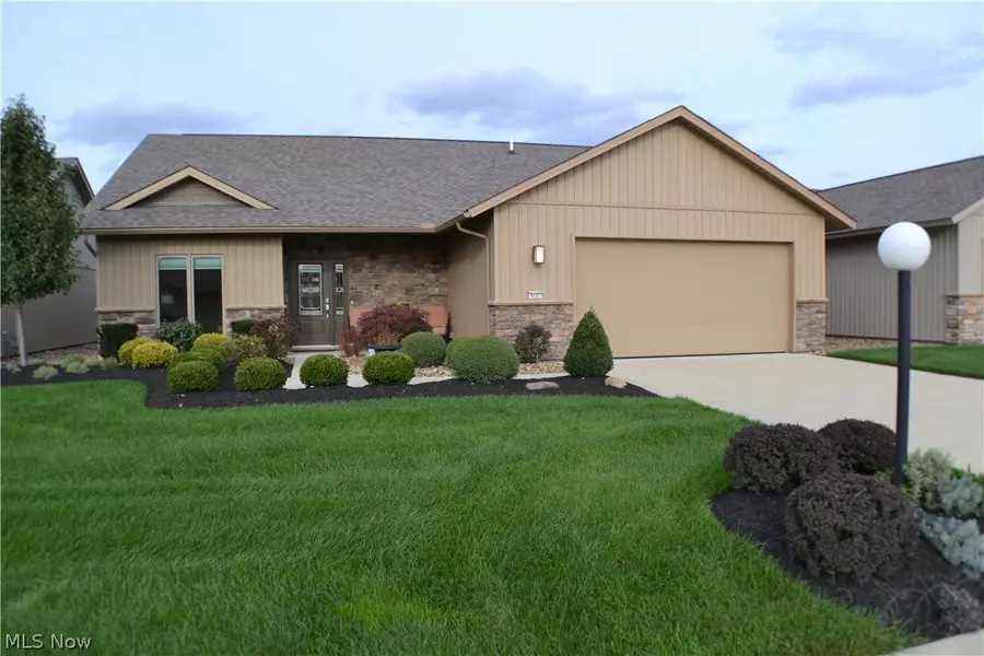 9027 Hummingbird LN, North Ridgeville, OH 44039