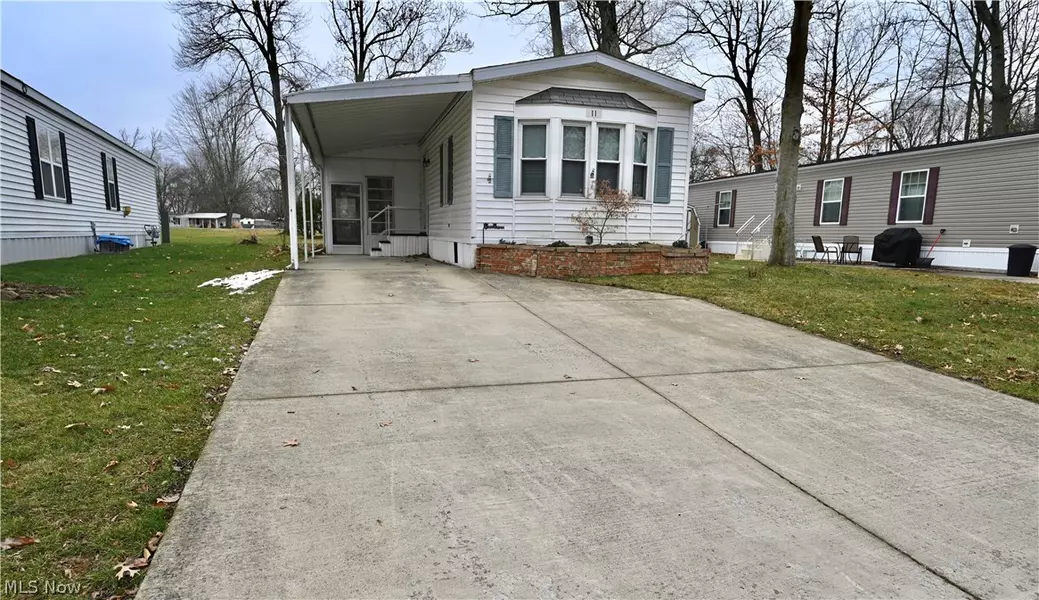 1229 Columbiana Lisbon RD #11, Columbiana, OH 44408