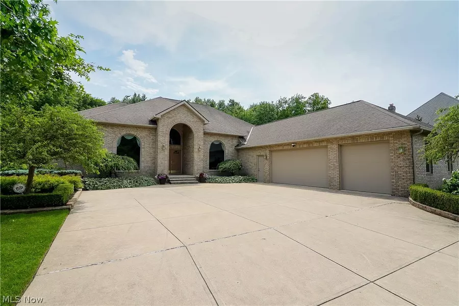 33830 Rosewood TRL, Willoughby Hills, OH 44094
