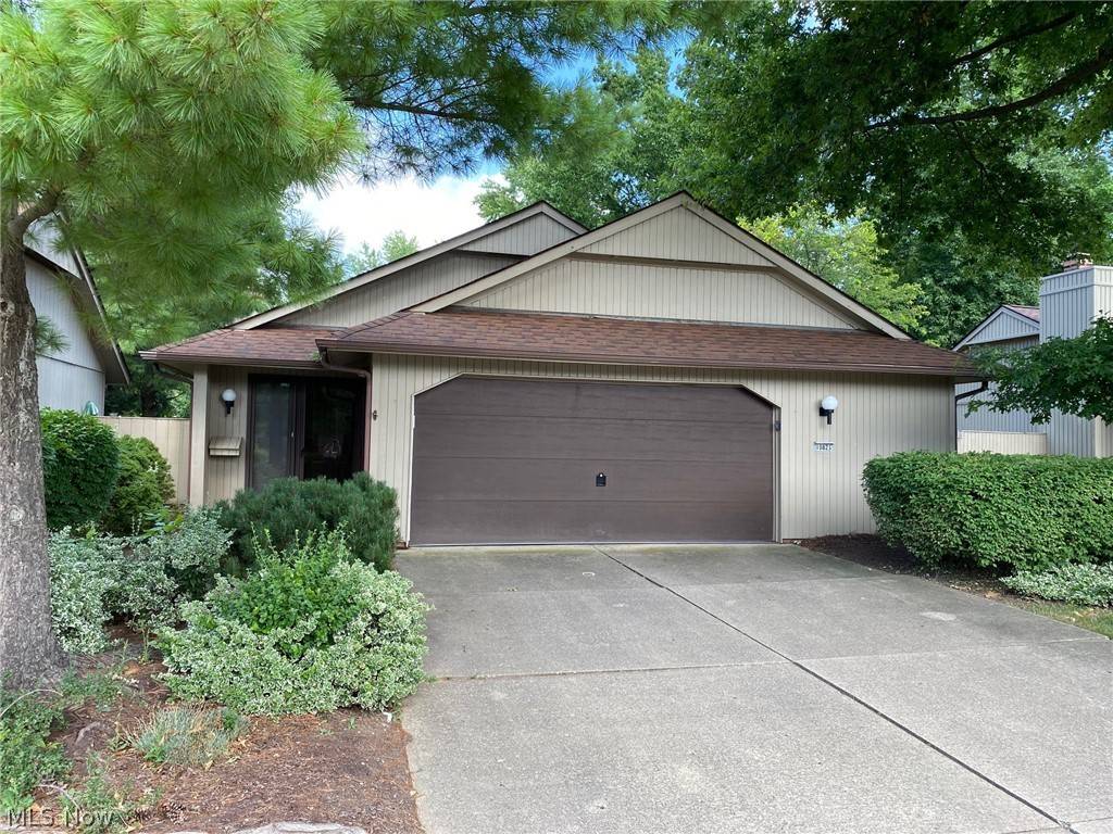 10823 Meadow TRL, Strongsville, OH 44149