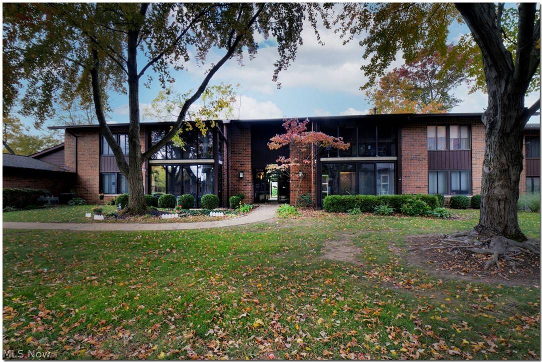 22976 Maple Ridge RD #202, North Olmsted, OH 44070