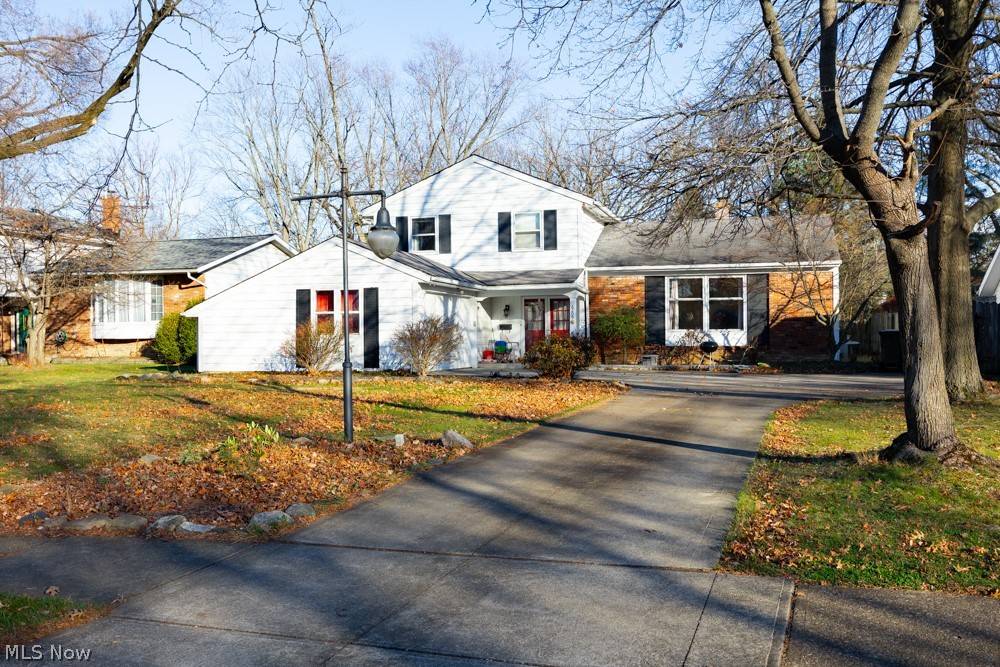 6209 Brighton DR, North Olmsted, OH 44070