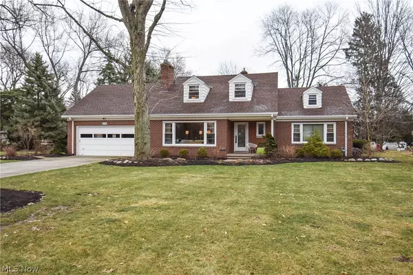 209 Bradley RD,  Bay Village,  OH 44140