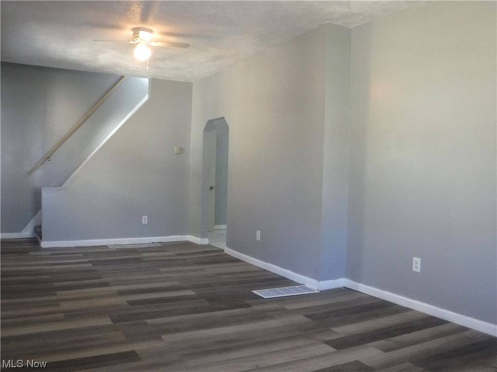 Lorain, OH 44052,935 W 22 ST
