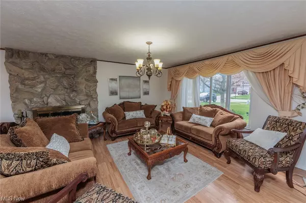 North Olmsted, OH 44070,3999 Lydgate DR