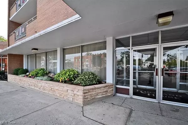 Lakewood, OH 44107,1480 Warren RD