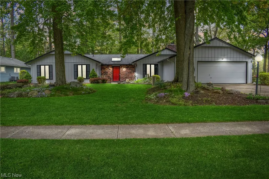 5700 Fox Hollow CIR, North Ridgeville, OH 44039