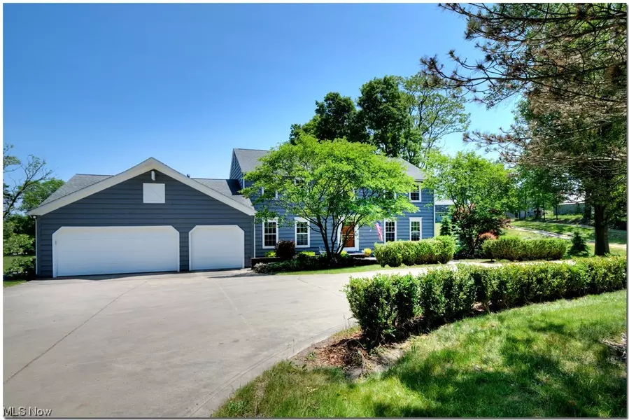 1059 State RD, Hinckley, OH 44233