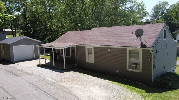 423 Perry LN, Zanesville, OH 43701