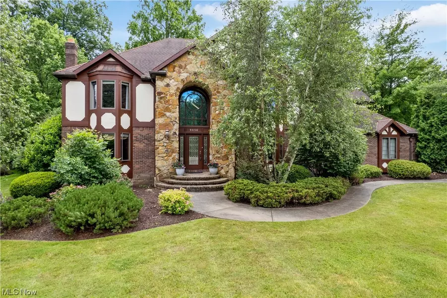 9456 Greystone Pky, Brecksville, OH 44141