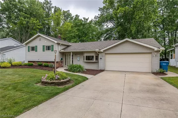 Olmsted Township, OH 44138,6734 Crestwood LN