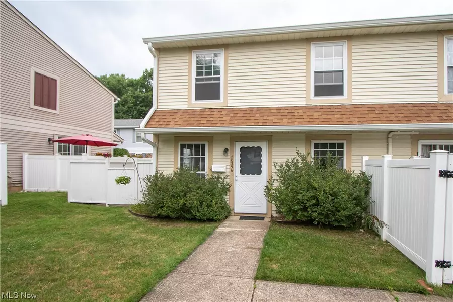 20396 Williamsburg CT #204D, Middleburg Heights, OH 44130