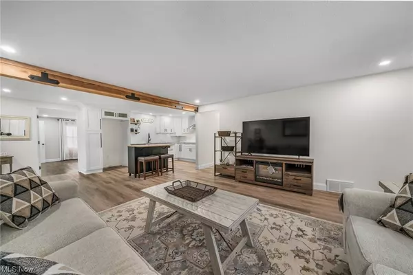 North Canton, OH 44720,8486 Sharon AVE NW