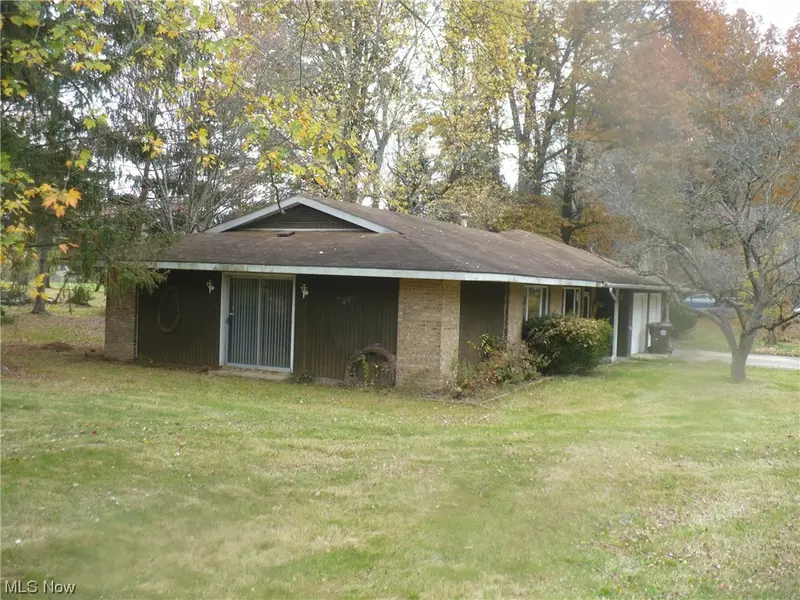 110 E South Range RD, North Lima, OH 44452