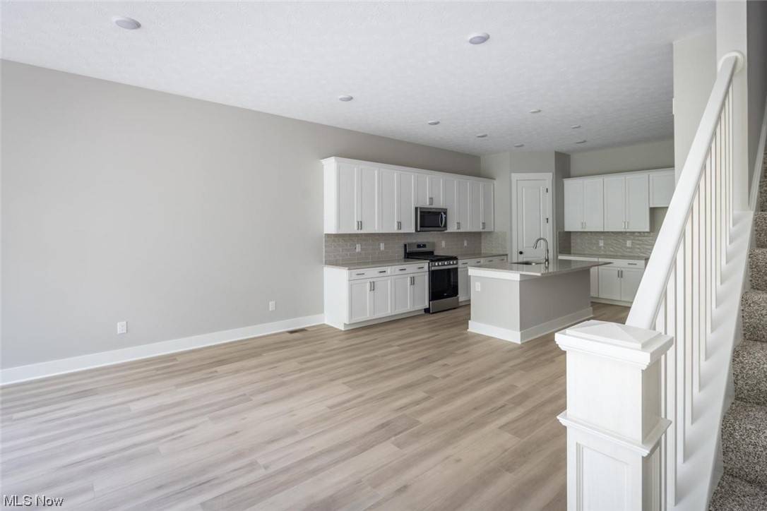 Westlake, OH 44145,31448 Mills Pointe WAY #15