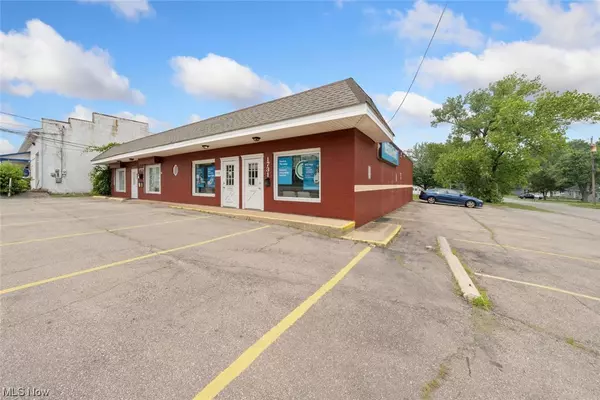 Lorain, OH 44055,1727 N Ridge RD