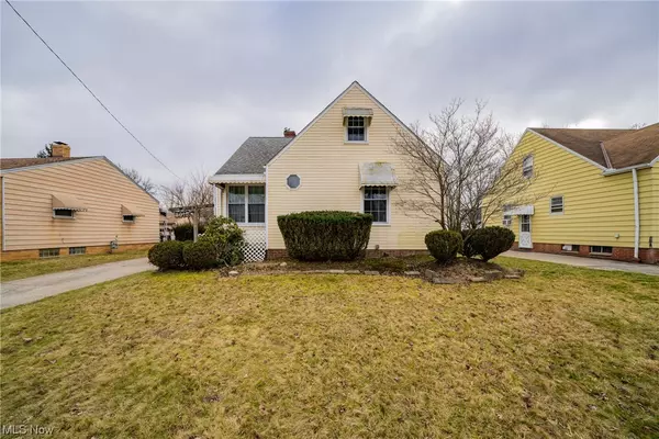 8015 Kenilworth AVE,  Parma,  OH 44129