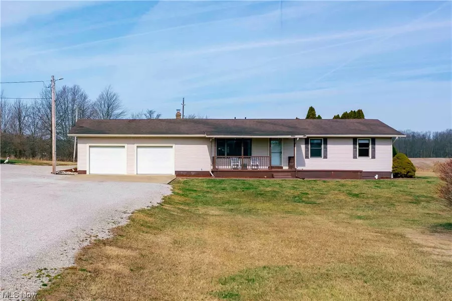 10933 Simcox RD, Homerville, OH 44235