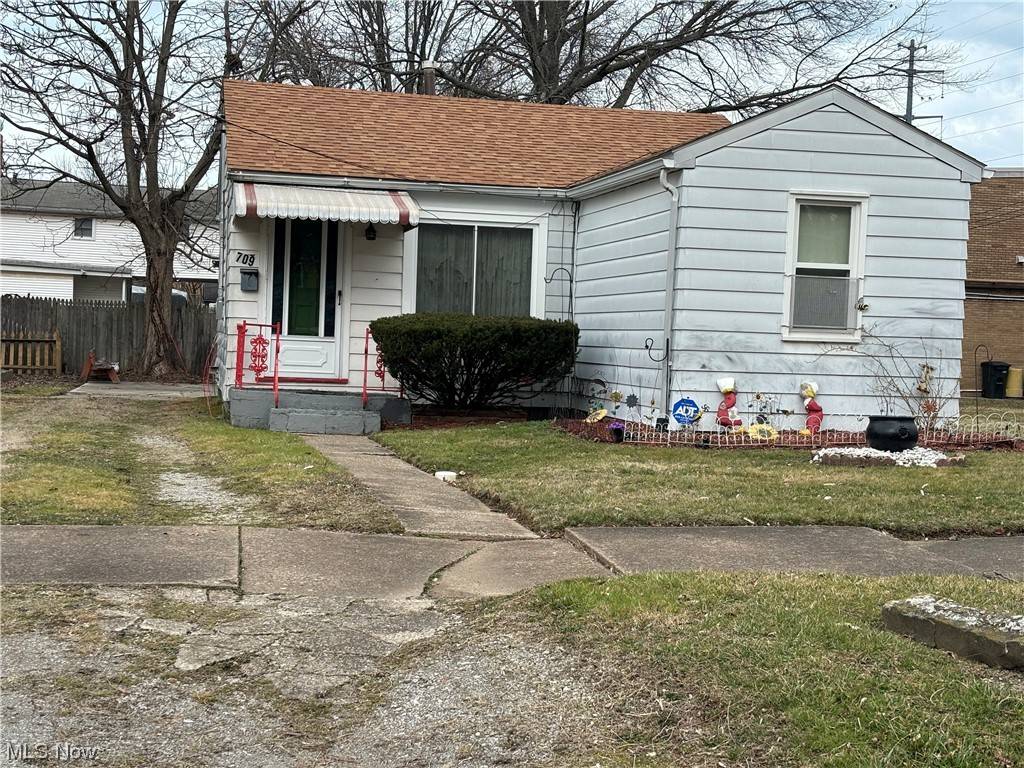 Lorain, OH 44055,709 E 32nd ST