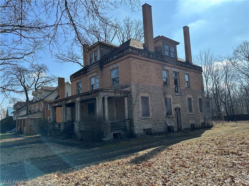 Youngstown, OH 44504,239 N Heights