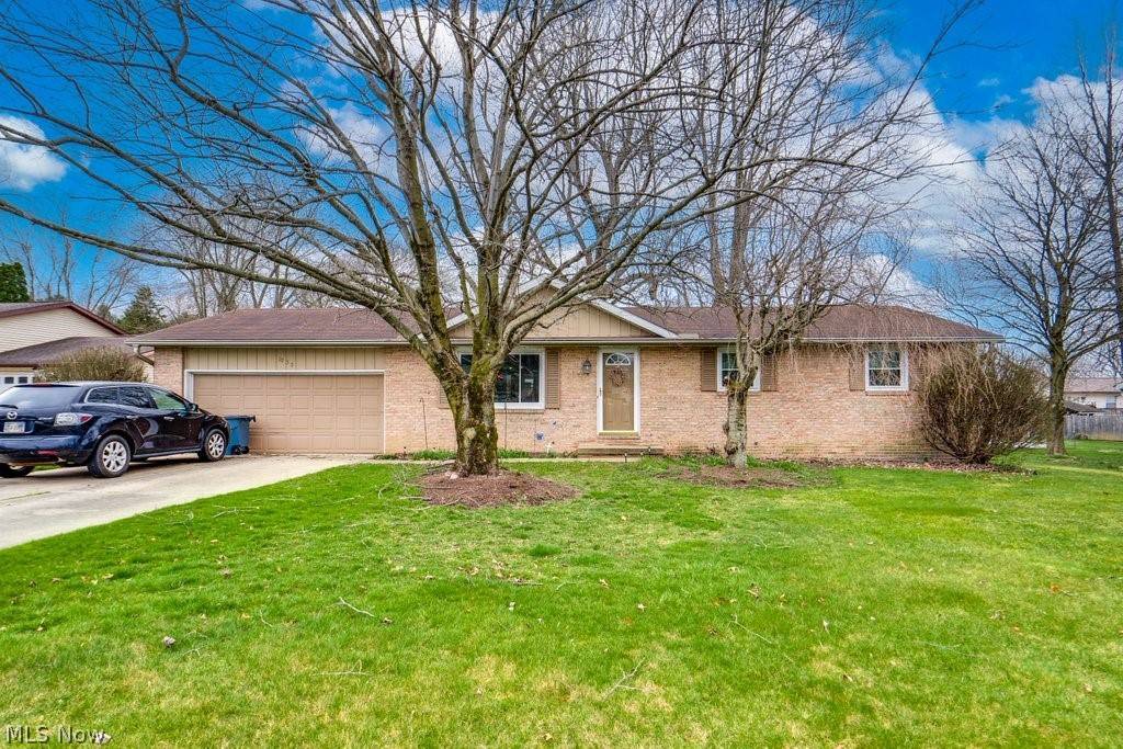1052 Haueter SQ NE, Bolivar, OH 44612